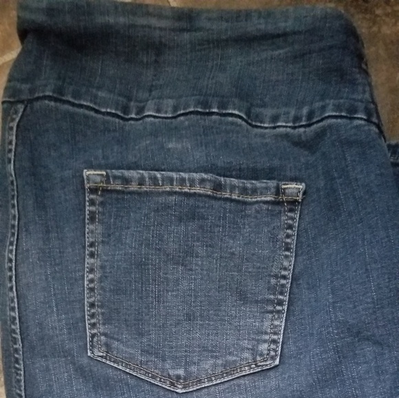 18W Lee capris - Picture 3 of 3